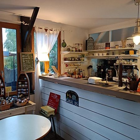 Ille Flottante, Maison Eclusiere Et Hebergements Insolites Sur Le Canal Hédé エクステリア 写真