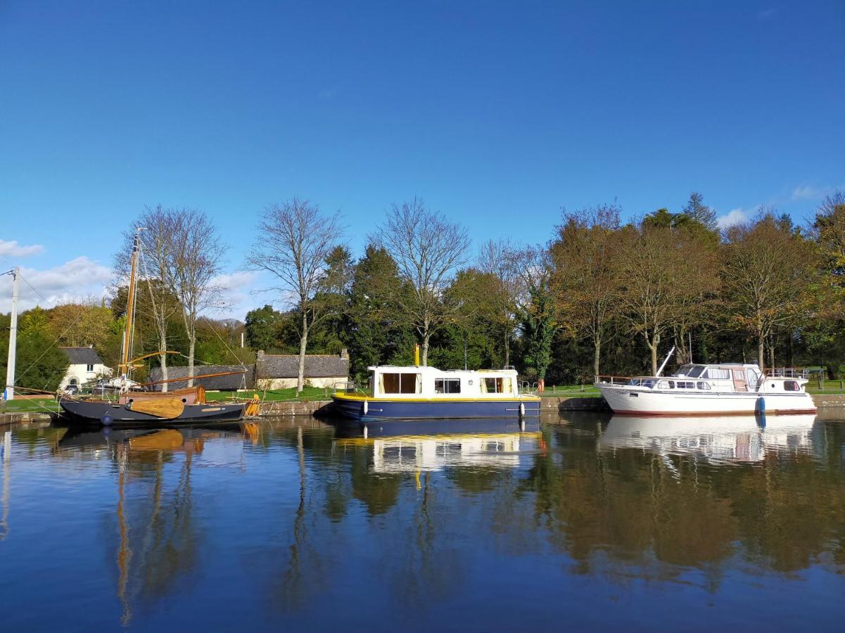 Ille Flottante, Maison Eclusiere Et Hebergements Insolites Sur Le Canal Hédé エクステリア 写真