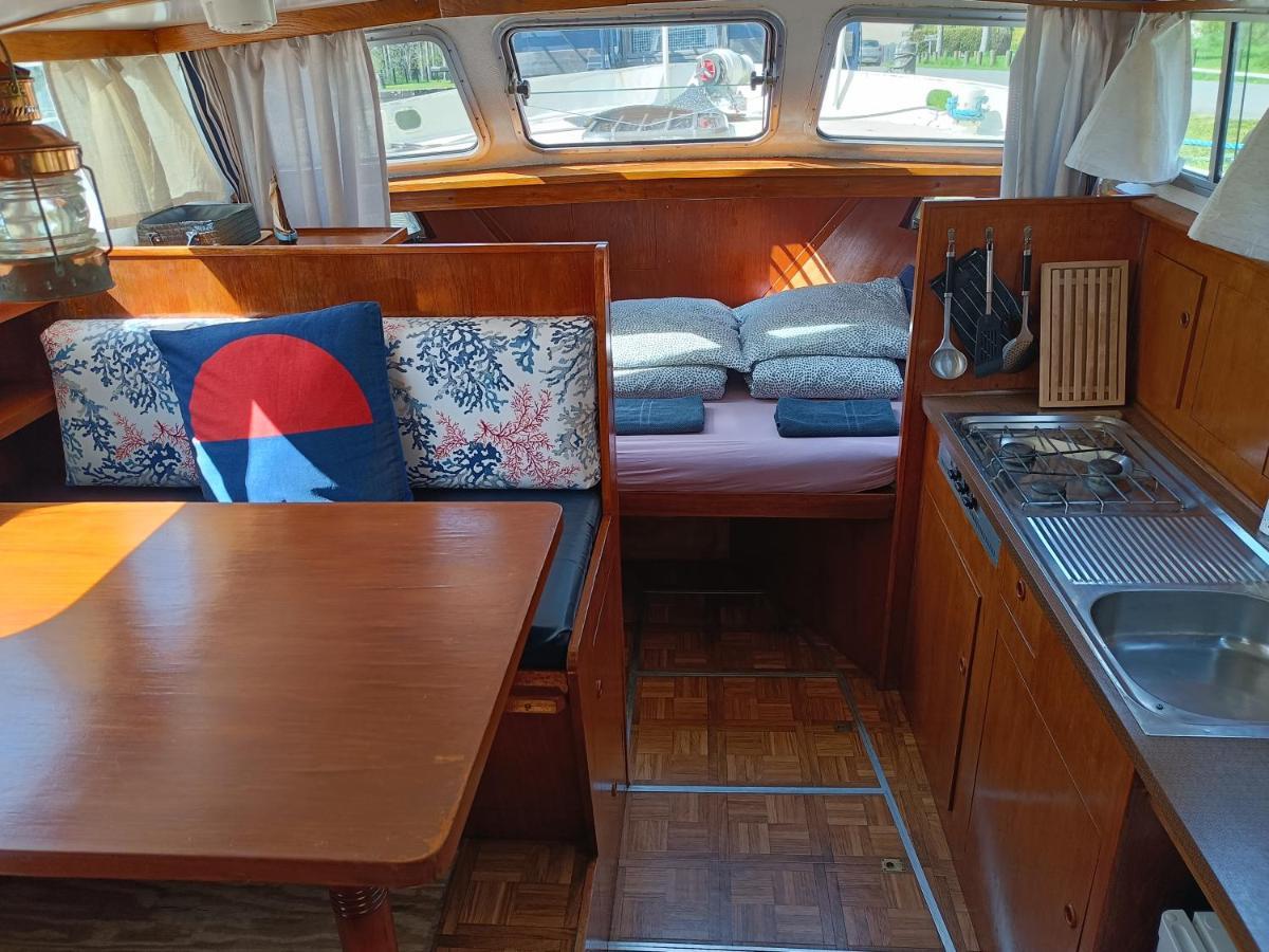 Ille Flottante, Maison Eclusiere Et Hebergements Insolites Sur Le Canal Hédé エクステリア 写真