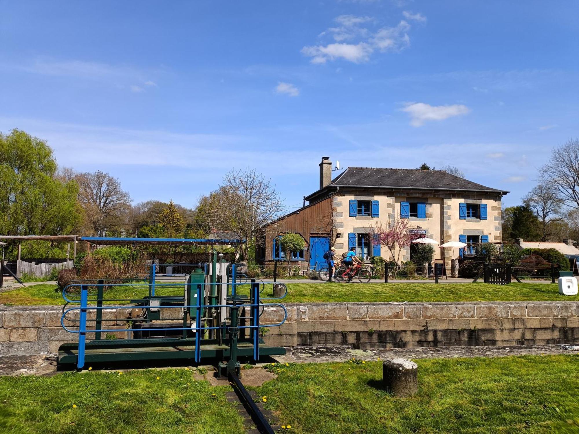 Ille Flottante, Maison Eclusiere Et Hebergements Insolites Sur Le Canal Hédé エクステリア 写真