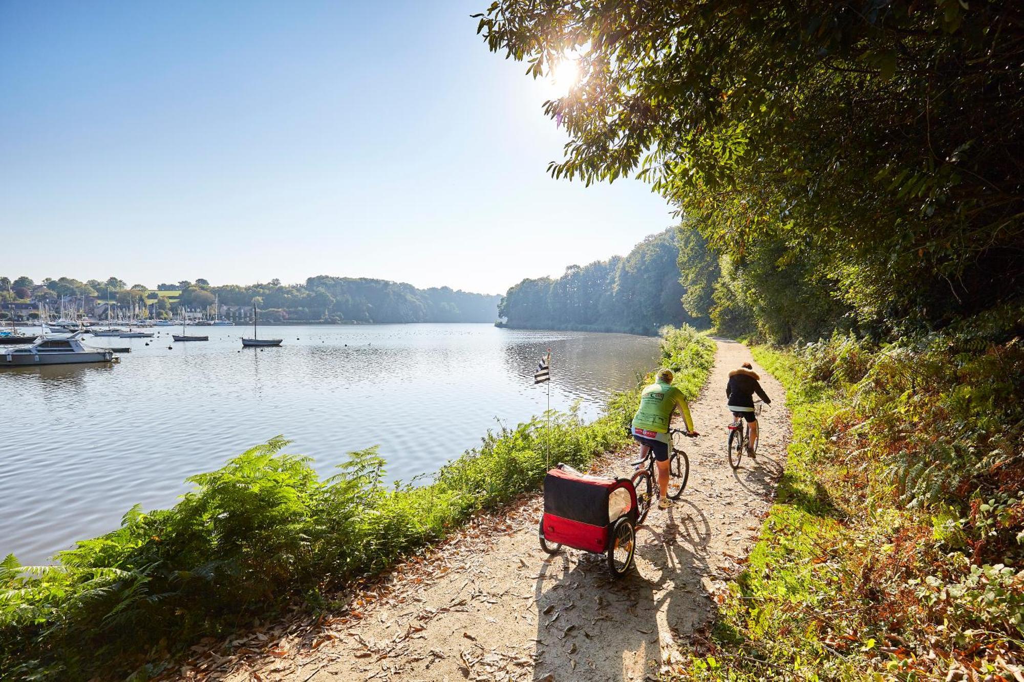 Ille Flottante, Maison Eclusiere Et Hebergements Insolites Sur Le Canal Hédé エクステリア 写真