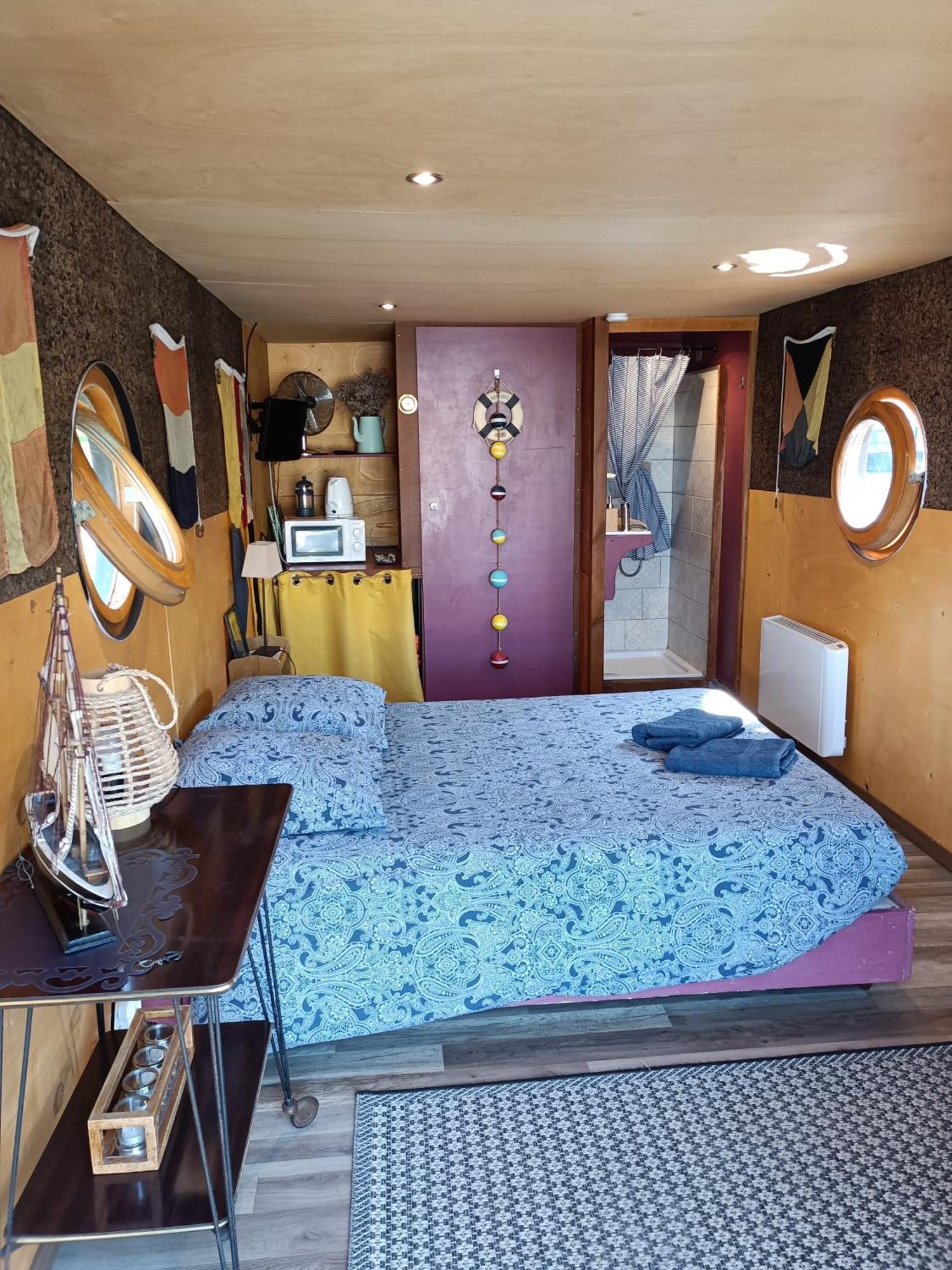 Ille Flottante, Maison Eclusiere Et Hebergements Insolites Sur Le Canal Hédé エクステリア 写真