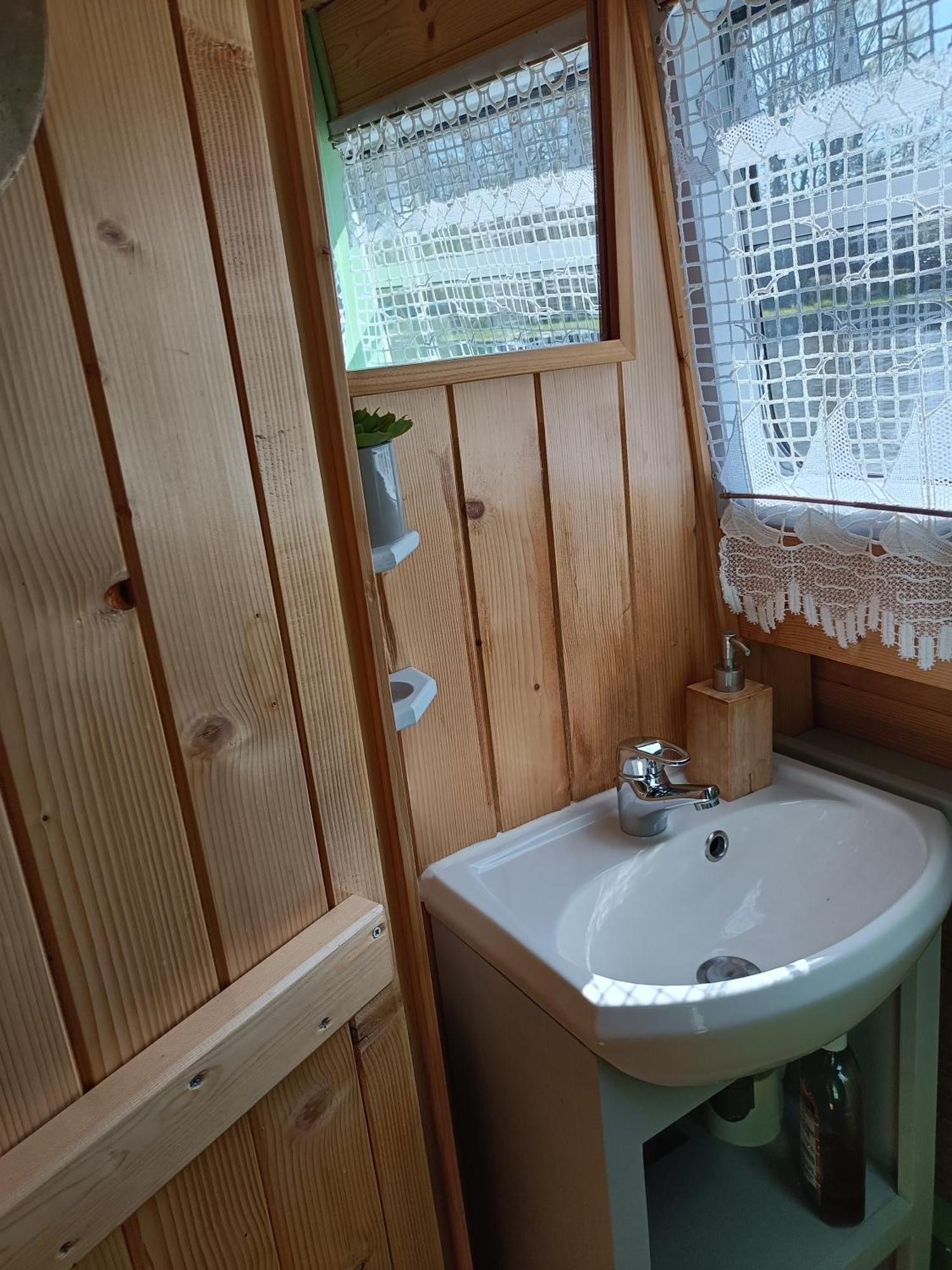Ille Flottante, Maison Eclusiere Et Hebergements Insolites Sur Le Canal Hédé エクステリア 写真