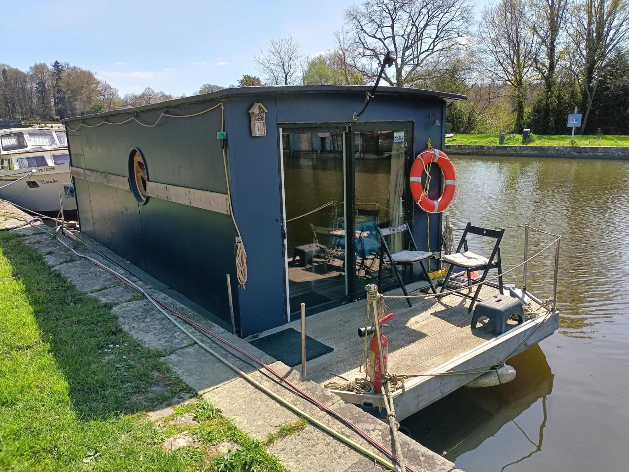 Ille Flottante, Maison Eclusiere Et Hebergements Insolites Sur Le Canal Hédé エクステリア 写真