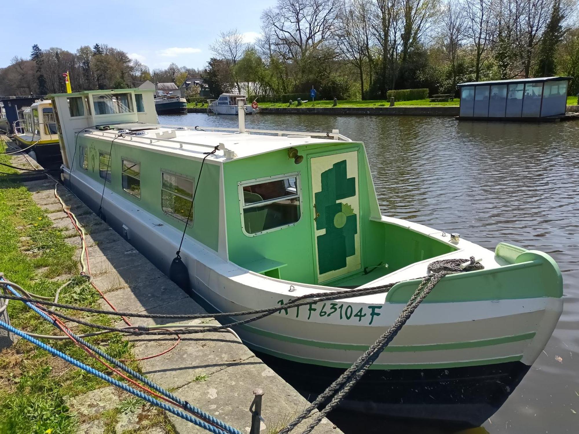 Ille Flottante, Maison Eclusiere Et Hebergements Insolites Sur Le Canal Hédé エクステリア 写真