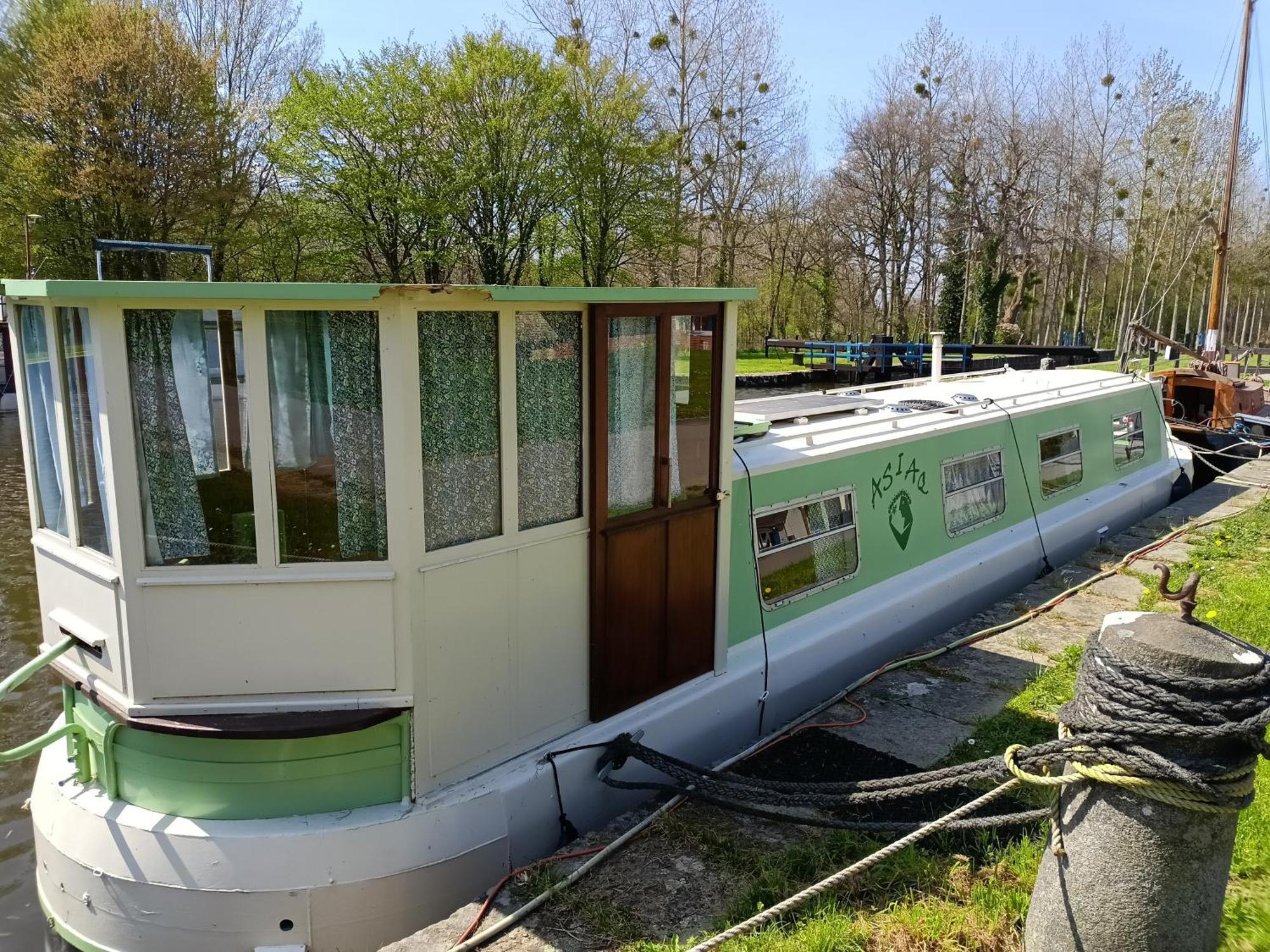 Ille Flottante, Maison Eclusiere Et Hebergements Insolites Sur Le Canal Hédé エクステリア 写真